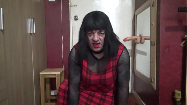 biseksualny crossdresser po prostu mówi i pokazuje, jak bardzo chce ujeżdżać prawdziwego kutasa i żebyś spuścił mu się do gardła