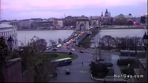 Instruktor anal pieprzy gejowskiego studenta na biurku