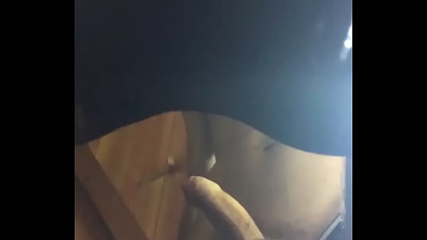 Nastolatek przyłapany na zabawie z samym sobą w szopie