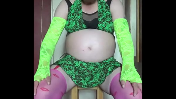 nie wstydzę się pokazać twarzy, gdy ujeżdżam dildo, a potem głębokie gardło, prosząc o prawdziwego penisa, aby zrobić to zamiast tego