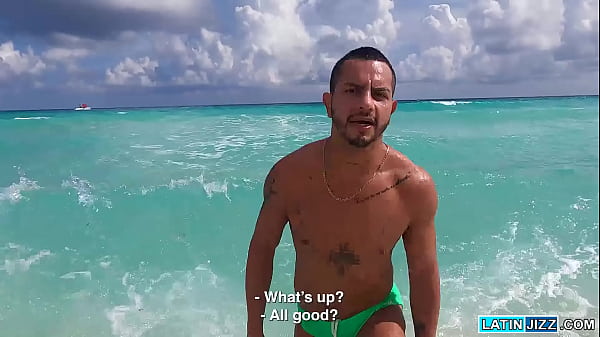 Antuan Ruma podniecił się wszystkimi komplementami i okazał wdzięczność, ssąc kutasa swojego nowego przyjaciela Damiana Morenosa