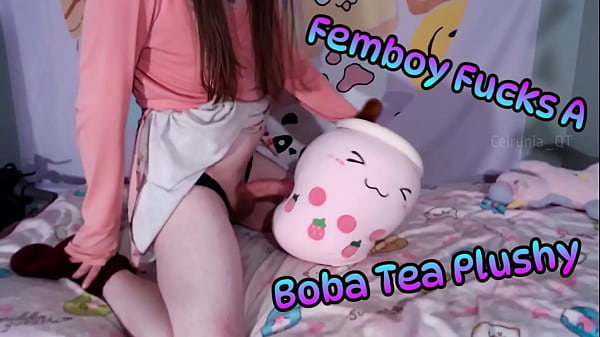 Femboy pieprzy pluszową herbatę Boba! (Teaser)