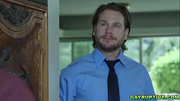 Hans Berlin z pasją odkrywa głębię kuszących tylnych drzwi Isaaca Parkera.