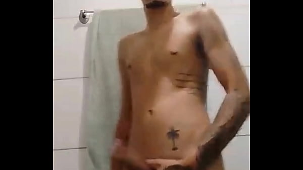 MagrinDot pokazujący swojego 22-centymetrowego kutasa