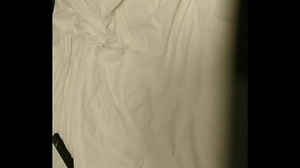 Młoda bigassanalbitch bierze grubą latarkę głęboko