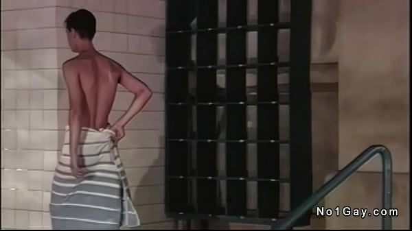 Młodzi geje w orgii seksu w saunie Paradiso