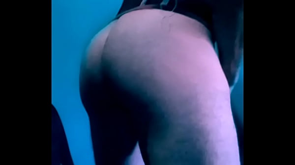 Muscle gay sissy crossdresser gra mi tyłek i kutasa