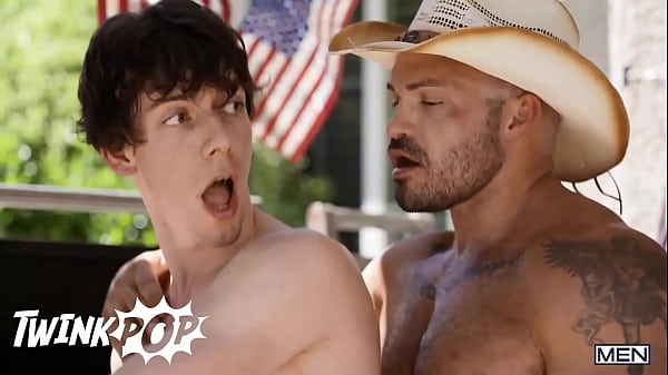 Muskularny top Nick Cranston wie dokładnie, czego chce kiełbasa Cristiano, jego twardy jak skała kutas – TWINK POP