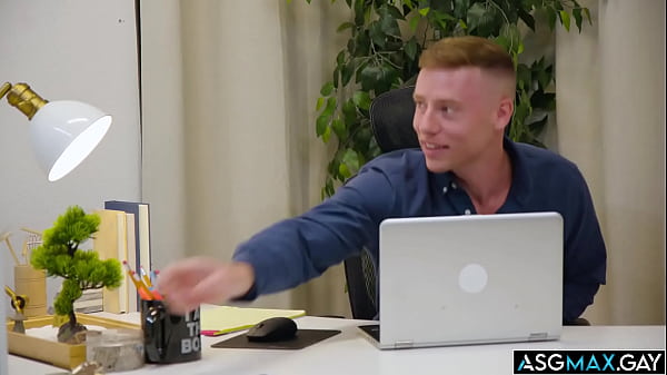 Nico Coopa rozpoczyna swój pierwszy dzień z nowym, seksownym współpracownikiem Justinem Matthewsem.