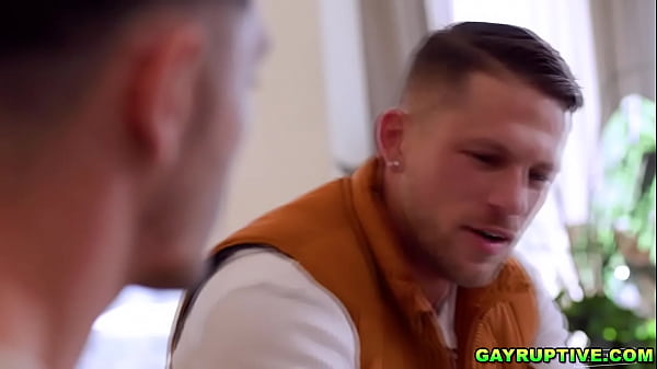 Nico Coopa zmysłowo zwabiła Romana Todda, rozpalając w nim płomienne pożądanie, które pozostawi ich oboje na pastwę losu.