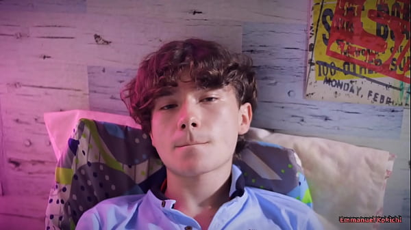 Piękny Twink Emmanuel Kokichi szarpiący swojego nieoszlifowanego kutasa i jedzący własną spermę