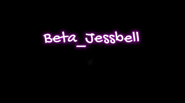 Sissy cipa Jessbell robi gorącą przejażdżkę zabawką na balkonie