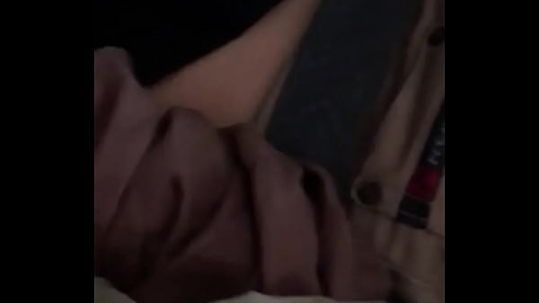 Ssałem kutasa mojego przyjaciela D. B. Po imprezie w moim łóżku spał