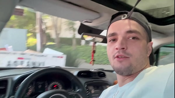 Trailer: młody klient obciągnął mi w samochodzie