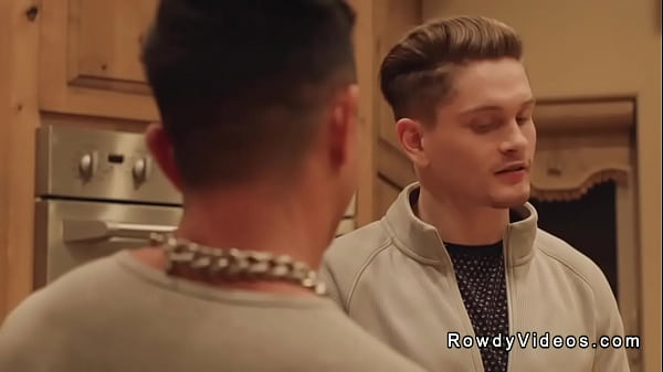 Azjatycka gejowska gwiazda akcji analnej pieprzy mężczyznę z planu