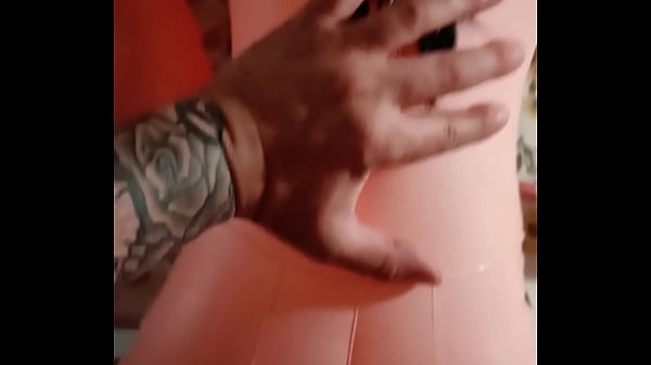 Duży kutas creampie wewnątrz małej lalki