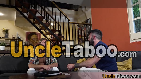 Gorący seksowny brodaty crush zostanie dziś zerżnięty Spędźmy weekend w letnim domku