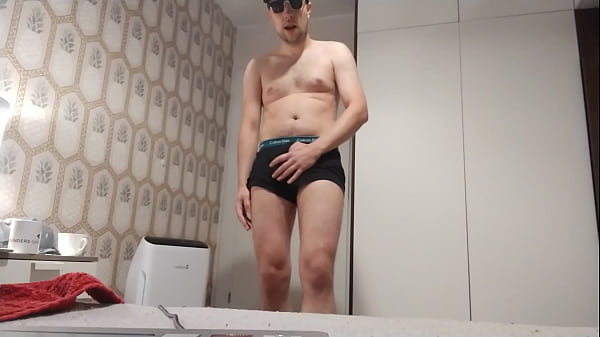 Krawędź mojego dużego naoliwionego kutasa solo szarpanie