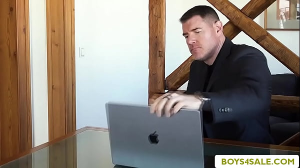 Legrand Wulf odbywał swojego chłopca Bastiana Karimsa mokrą dupą