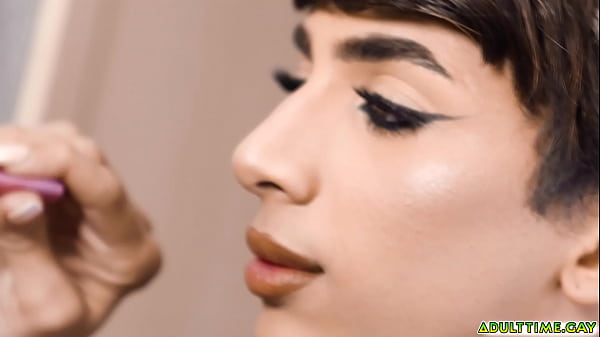 Mateo Tomas pieprzy tych Femboy besties Foxy Alex i Benny Fox rozciągając ich tyłki