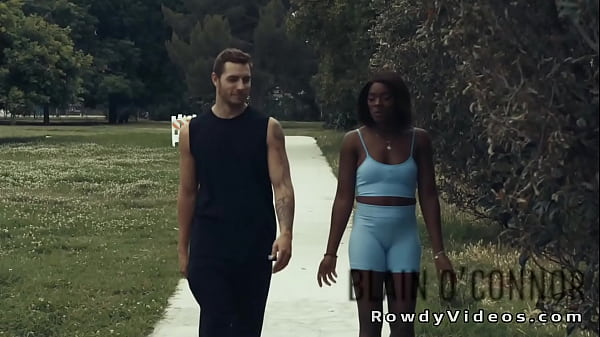 Męski gang analny bzykany w łaźni przez napalonych gejów