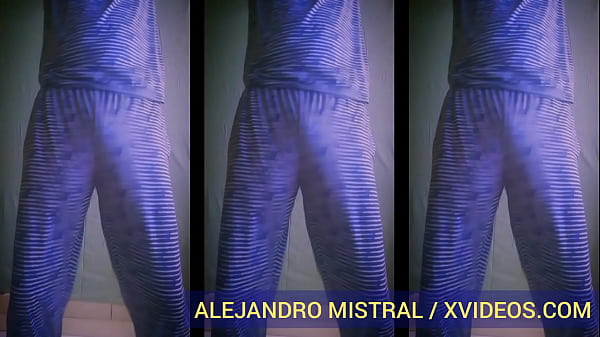 Mężczyzna w białym stroju ALEJANDRO MISTRAL