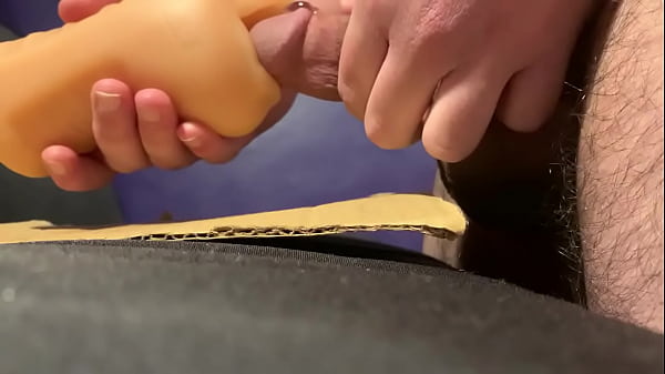 Pieprzenie mojej zabawki, a następnie cumming hands free