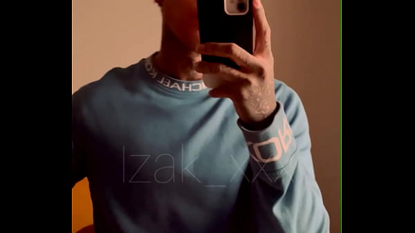 Pokazanie breloczka, aby mogli poprosić o niego w sklepie z narzędziami.