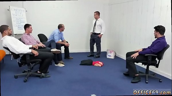 Polski heteroseksualny facet uprawia seks gejowski i czarny ssie męskiego kutasa CPR pręt