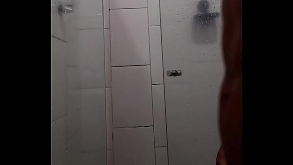 Walenie konia w ukryciu przed mężem w łazience przy użyciu nowej zabawki Egg. Pełne jizz na Red