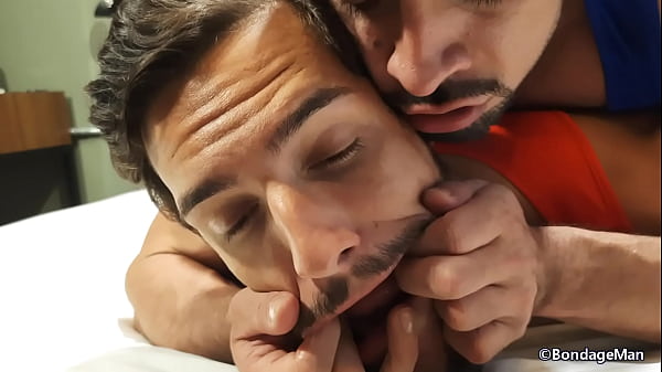 Bondage Hotel: Mike Bebecito i Samuel Decker związani i zakneblowani | PRZEGLĄD