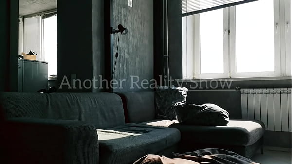 Dojrzały przystojniak Kostya Kazenny na żywo pieprzy swojego młodego chłopaka na oklep