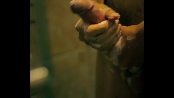 Fani ekskluzywny duży kutas twink cum pod prysznicem