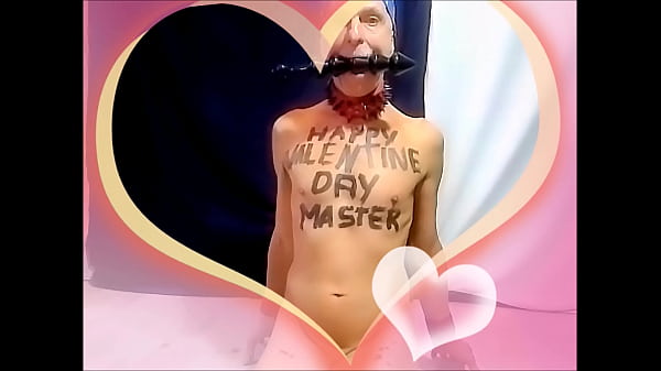 nagi nieoszlifowany, zdemaskowany męski niewolnik gejowski wystawiony na wiwaty z moim NS na walentynki, dildo w cipie gotowe na imprezę