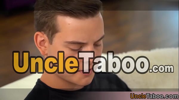 Napalony współlokator chce zerżnąć mój tyłek w stylu bareback i wygląda na to, że nie będzie miał odpowiedzi odmownej