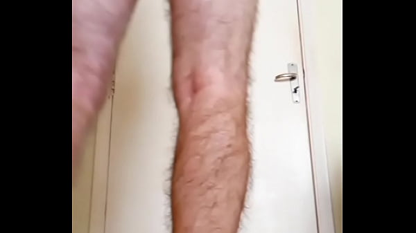 Pedał pokazujący swój tyłek