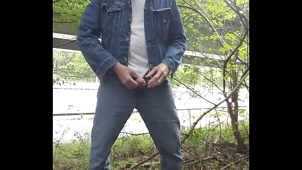 Piss i sperma na zewnątrz