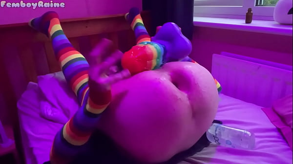 Rozmiar Queen Femboy Raine rozciągnięty przez HUGE TOYS!