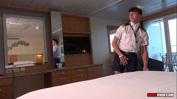 Sailor Boatboy Twink Jack Valor robi sobie przerwę i pieprzy swojego pasażera RAW