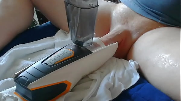 Seks-zabawka pieprzyła i ssała moją duszę