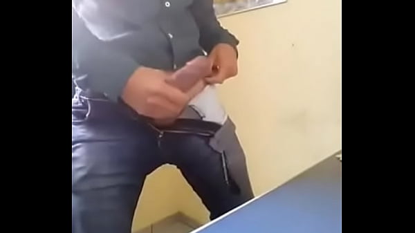 Słomka w biurze, gdy nikogo nie ma w czasie oczekiwania w kolejce