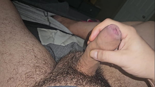 Spuszczanie mojego grubego, nieobciętego kutasa DILF. Komentarze mile widziane