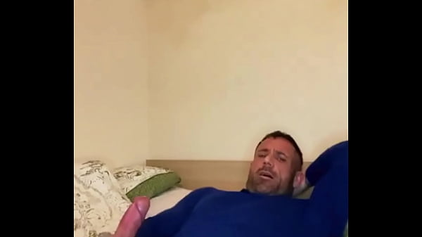 Tata pokazujący jak się walić konia