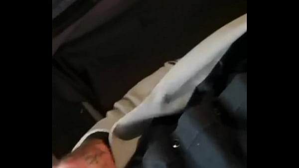 Wracam do domu bardzo napalony i muszę się dotykać i CUM