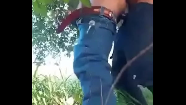 Zerżnął mojego sąsiada w najbliższym buszu