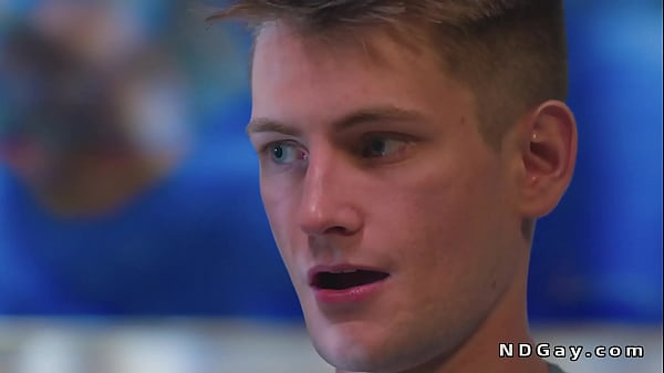 Znany podcaster gejów prowadzi i pieprzy analnie swojego młodego fana