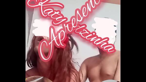 Aktywny posuwający cipkę dziwki