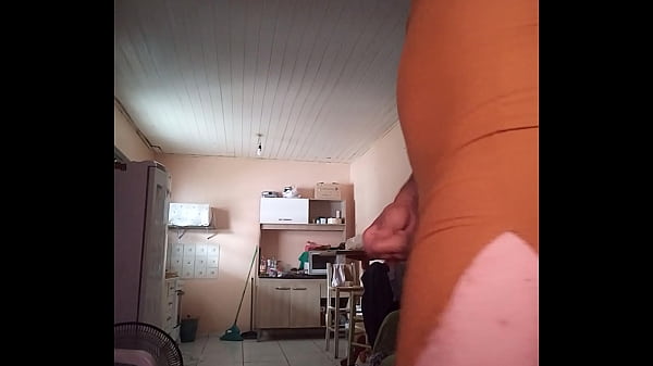 Co za skąpa mała sukienka… dalej… dalej