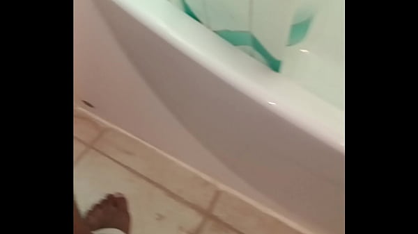 Część 3, Głaskanie mojego kutasa w mojej łazience szybkie trzy