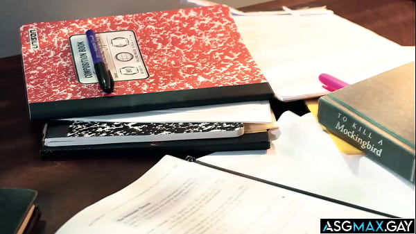 Des Irez i Trevor Harris robią sobie przerwę na intymny seks z dużą ilością pocałunków